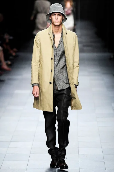 Look 30